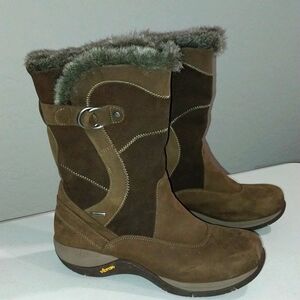 Dansko brown waterproof nubuck fur trim snow boots EUC!